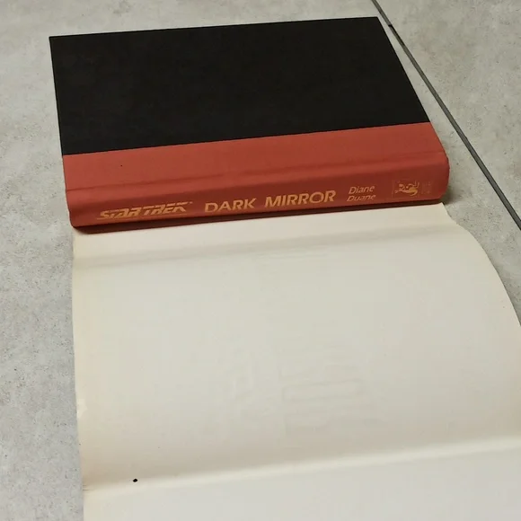 Star Trek The Next Generation: Dark Mirror Book - Picture 4 of 10